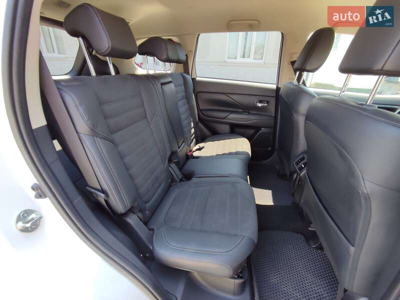 Внедорожник / Кроссовер Mitsubishi Outlander 2021 в Черновцах