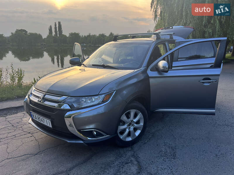Внедорожник / Кроссовер Mitsubishi Outlander 2018 в Киеве
