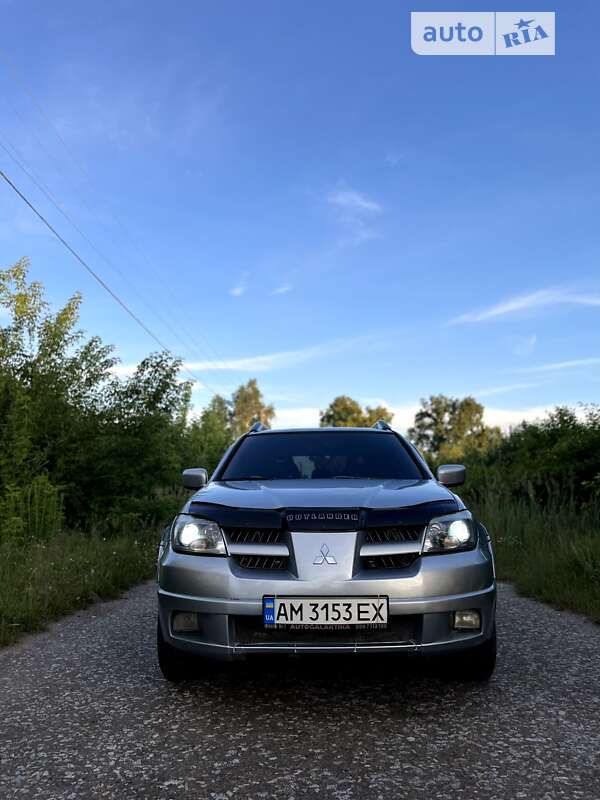 Внедорожник / Кроссовер Mitsubishi Outlander 2005 в 