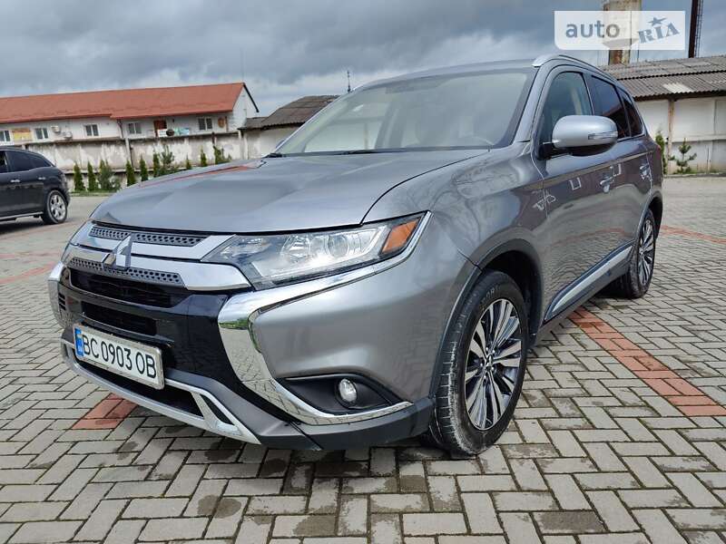 Внедорожник / Кроссовер Mitsubishi Outlander 2018 в Золочеве
