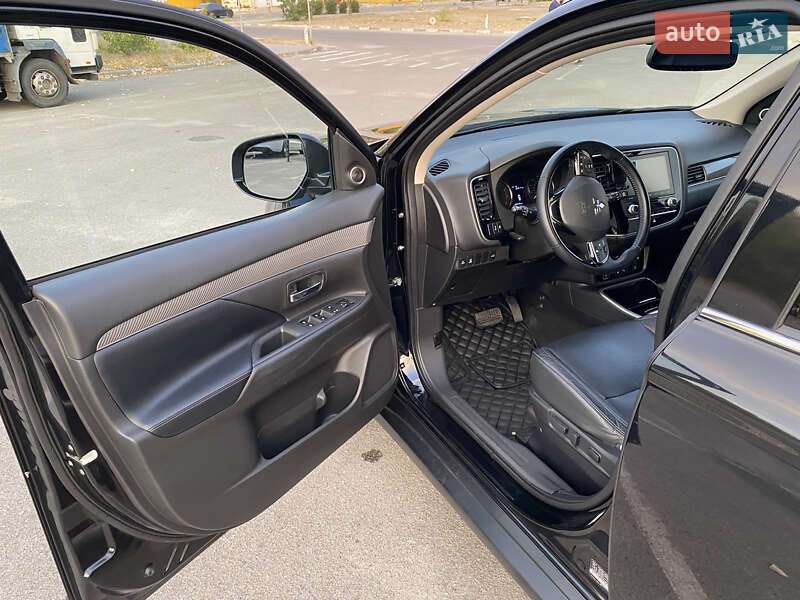 Внедорожник / Кроссовер Mitsubishi Outlander 2020 в Запорожье