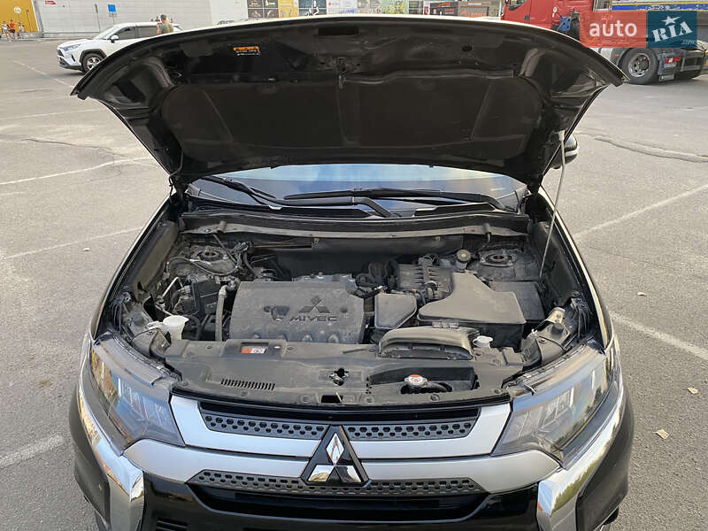 Внедорожник / Кроссовер Mitsubishi Outlander 2020 в Запорожье