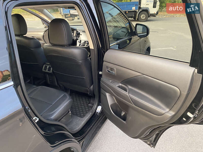 Внедорожник / Кроссовер Mitsubishi Outlander 2020 в Запорожье