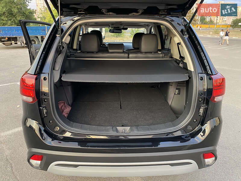 Внедорожник / Кроссовер Mitsubishi Outlander 2020 в Запорожье