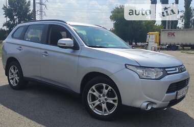 Позашляховик / Кросовер Mitsubishi Outlander 2013 в Києві