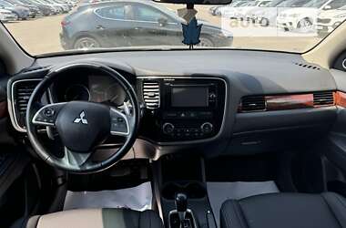 Внедорожник / Кроссовер Mitsubishi Outlander 2013 в 