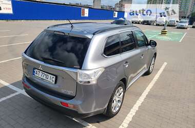 Внедорожник / Кроссовер Mitsubishi Outlander 2014 в Калуше