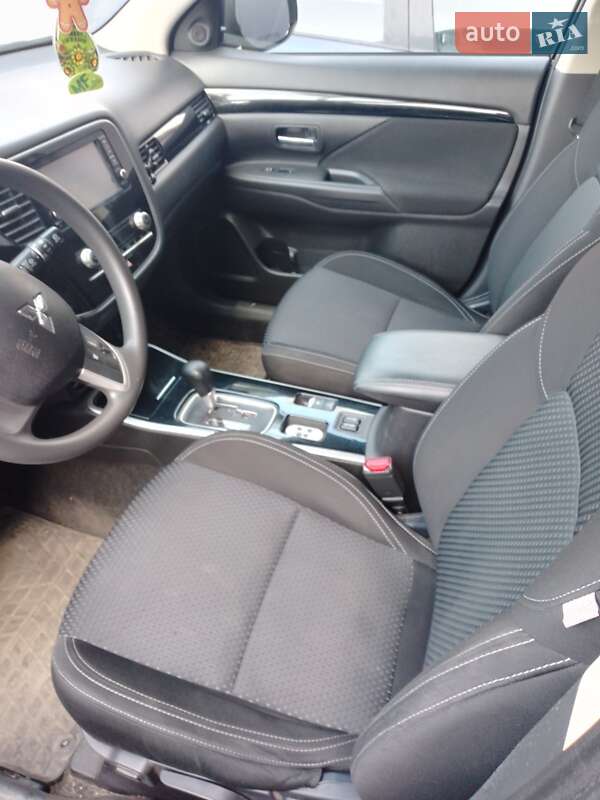 Позашляховик / Кросовер Mitsubishi Outlander 2019 в Києві