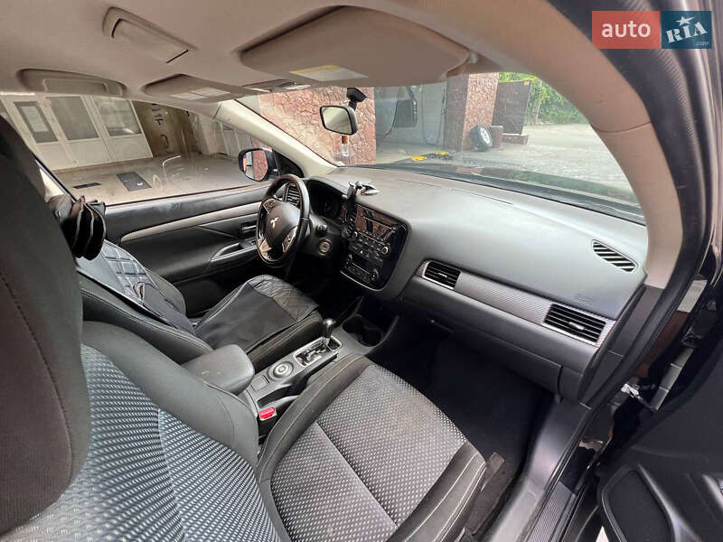 Позашляховик / Кросовер Mitsubishi Outlander 2016 в Первомайську фото 16 Позашляховик / Кросовер Mitsubishi Outlander 2016 в Первомайську