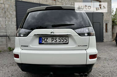 Внедорожник / Кроссовер Mitsubishi Outlander 2011 в Дубно