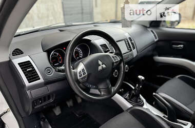 Внедорожник / Кроссовер Mitsubishi Outlander 2011 в Дубно