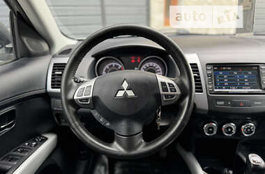 Внедорожник / Кроссовер Mitsubishi Outlander 2011 в Дубно