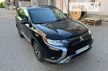 Внедорожник / Кроссовер Mitsubishi Outlander 2019 в Крюковщине