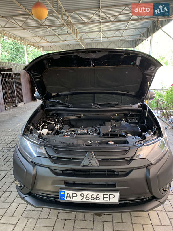 Позашляховик / Кросовер Mitsubishi Outlander 2016 в Запоріжжі