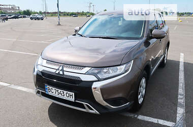 Позашляховик / Кросовер Mitsubishi Outlander 2018 в Києві