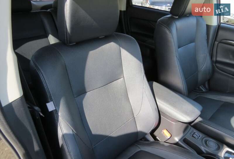 Позашляховик / Кросовер Mitsubishi Outlander 2015 в Кропивницькому
