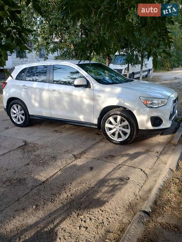 Позашляховик / Кросовер Mitsubishi Outlander 2013 в Кілії