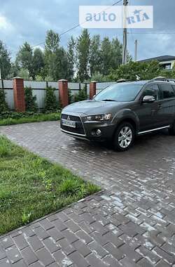 Позашляховик / Кросовер Mitsubishi Outlander 2012 в Києві