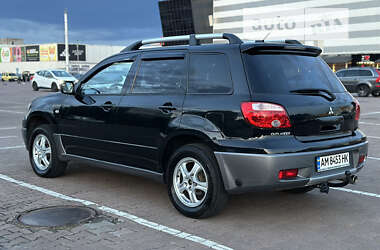 Внедорожник / Кроссовер Mitsubishi Outlander 2005 в 