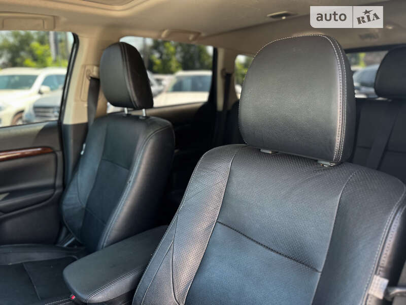 Внедорожник / Кроссовер Mitsubishi Outlander 2014 в Черновцах
