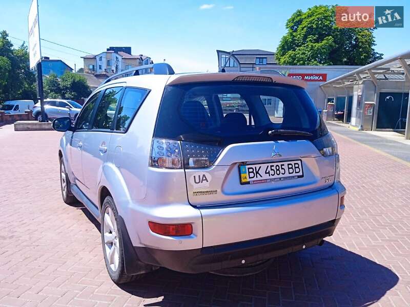 Позашляховик / Кросовер Mitsubishi Outlander 2011 в Рівному