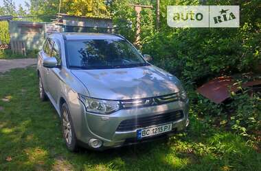 Позашляховик / Кросовер Mitsubishi Outlander 2013 в Львові