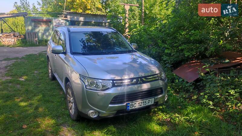 Внедорожник / Кроссовер Mitsubishi Outlander 2013 в Львове