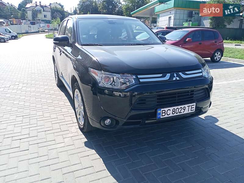 Позашляховик / Кросовер Mitsubishi Outlander 2013 в Львові