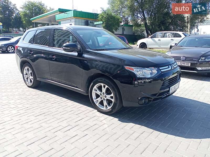 Позашляховик / Кросовер Mitsubishi Outlander 2013 в Львові