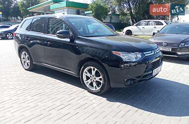 Внедорожник / Кроссовер Mitsubishi Outlander 2013 в 