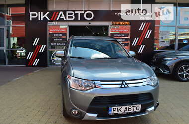 Внедорожник / Кроссовер Mitsubishi Outlander 2015 в Львове