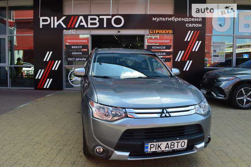 Позашляховик / Кросовер Mitsubishi Outlander 2015 в Львові