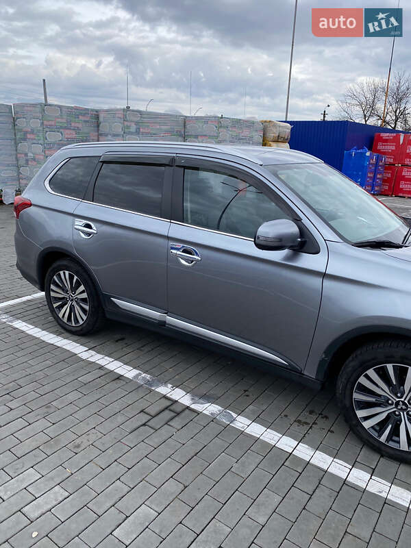 Позашляховик / Кросовер Mitsubishi Outlander 2018 в Миколаєві