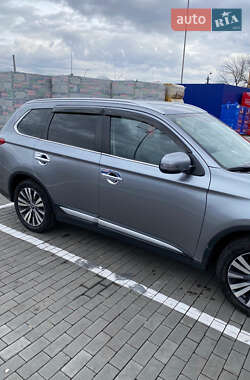 Внедорожник / Кроссовер Mitsubishi Outlander 2018 в 