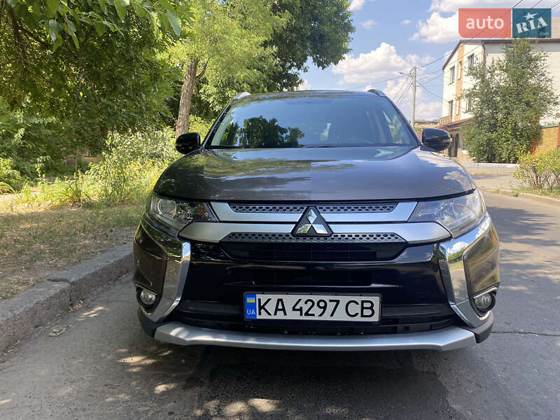 Внедорожник / Кроссовер Mitsubishi Outlander 2016 в Киеве