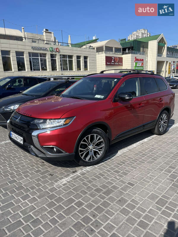 Внедорожник / Кроссовер Mitsubishi Outlander 2017 в Львове