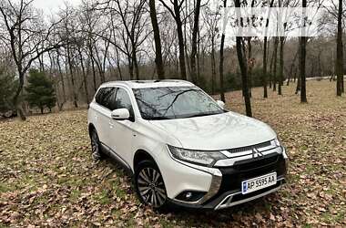 Позашляховик / Кросовер Mitsubishi Outlander 2015 в Запоріжжі