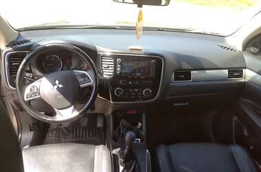 Внедорожник / Кроссовер Mitsubishi Outlander 2012 в 