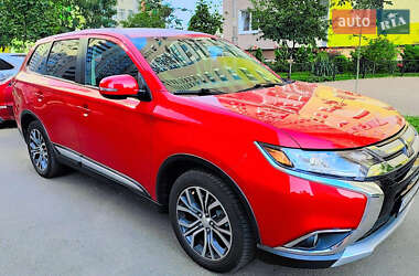 Позашляховик / Кросовер Mitsubishi Outlander 2017 в Києві