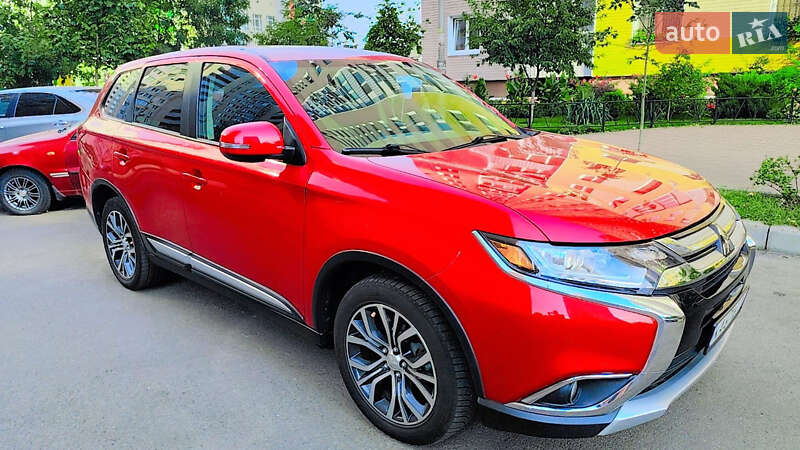Внедорожник / Кроссовер Mitsubishi Outlander 2017 в Киеве