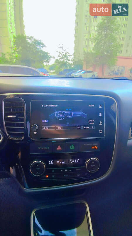 Внедорожник / Кроссовер Mitsubishi Outlander 2017 в Киеве