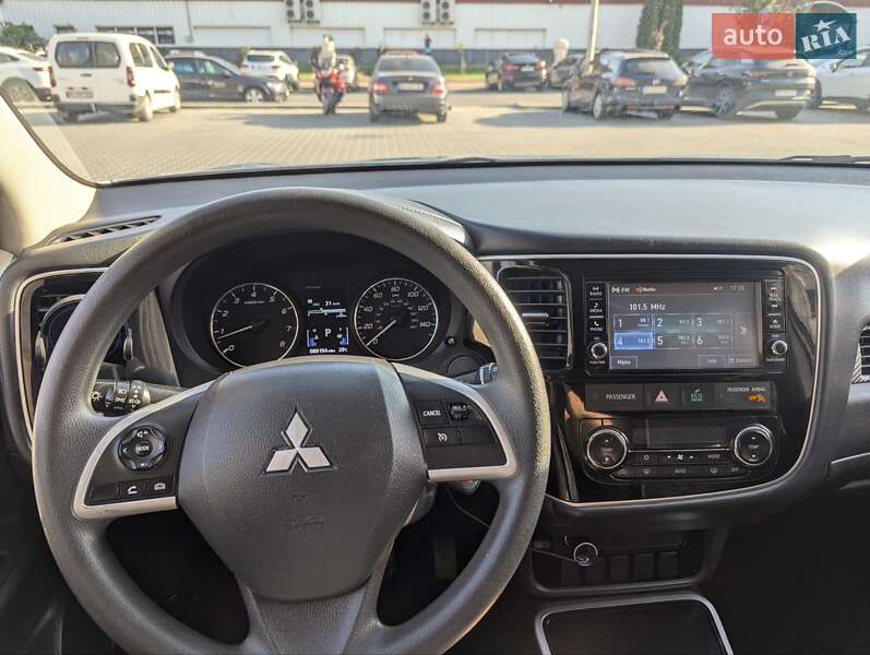 Позашляховик / Кросовер Mitsubishi Outlander 2017 в Тернополі