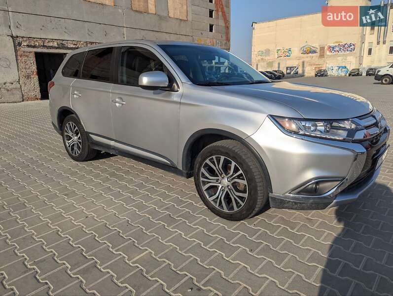 Позашляховик / Кросовер Mitsubishi Outlander 2017 в Тернополі