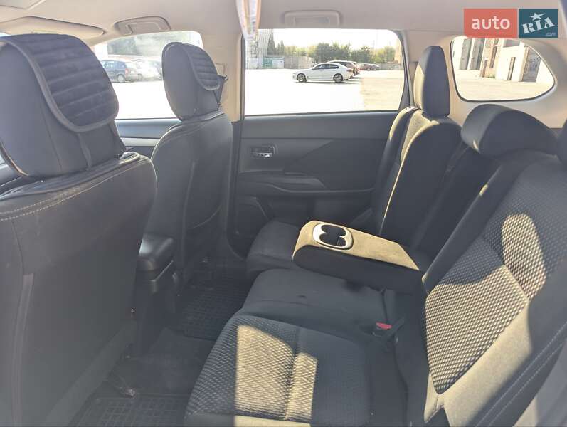 Позашляховик / Кросовер Mitsubishi Outlander 2017 в Тернополі