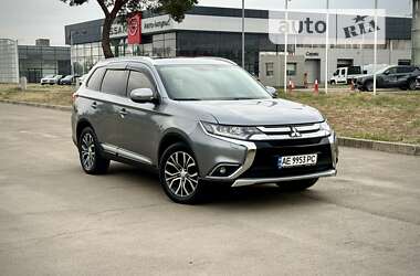 Позашляховик / Кросовер Mitsubishi Outlander 2015 в Дніпрі