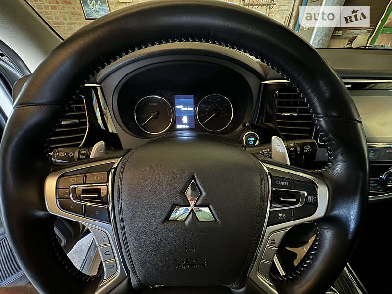 Внедорожник / Кроссовер Mitsubishi Outlander 2017 в Кропивницком