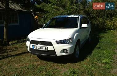 Внедорожник / Кроссовер Mitsubishi Outlander 2011 в 