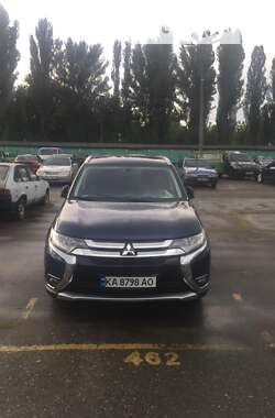 Позашляховик / Кросовер Mitsubishi Outlander 2015 в Києві