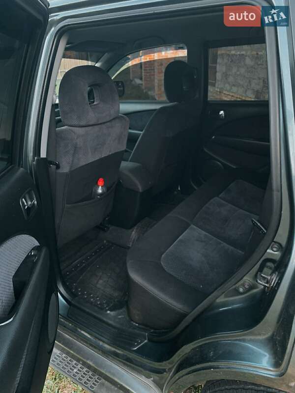 Внедорожник / Кроссовер Mitsubishi Outlander 2004 в Тернополе фото 8 Внедорожник / Кроссовер Mitsubishi Outlander 2004 в Тернополе