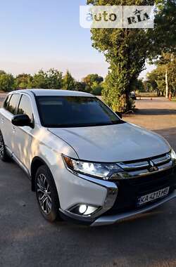 Позашляховик / Кросовер Mitsubishi Outlander 2015 в Дніпрі